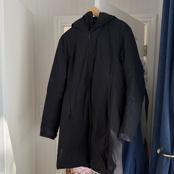 Arc'teryx Women's Black Ski Jacket - Picture 2 of 3